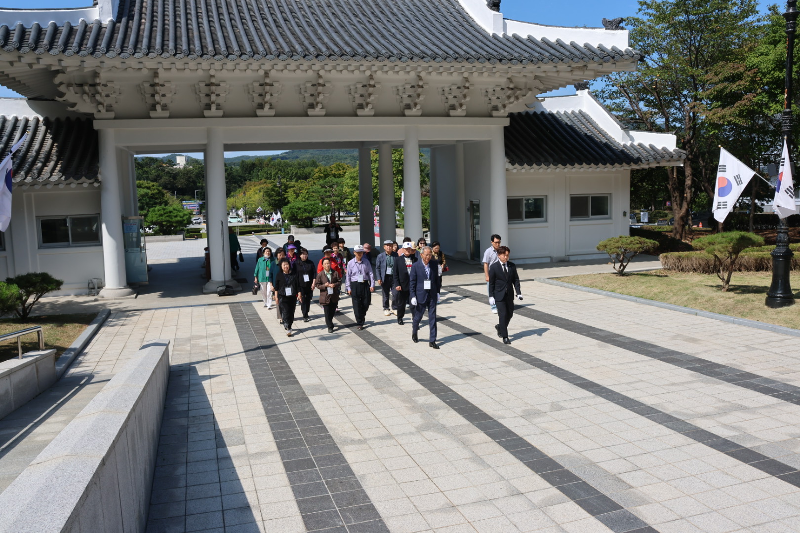 이천시민회 참배