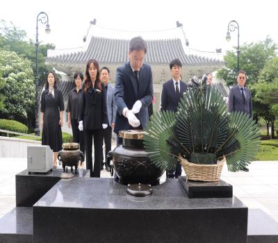 경인지방병무청장 및 직원 참배 이미지