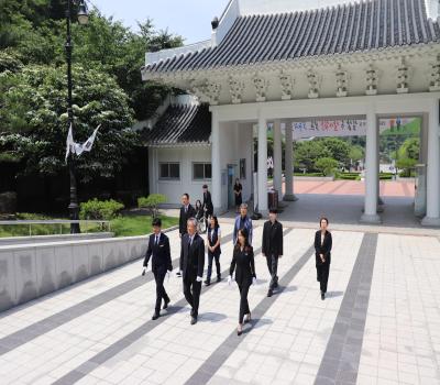 이천문화원장 참배 이미지