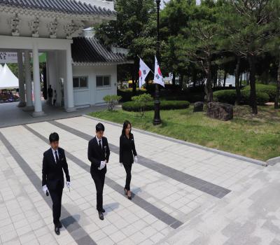 더불어민주당 서학원의원 현충일 참배 이미지