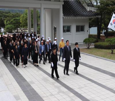 대한민국 상이군경회, 전몰군경 미망인회 참배 이미지