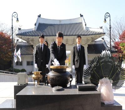 경인지방병무청 고객지원과장 및 직원 일동 참배 이미지