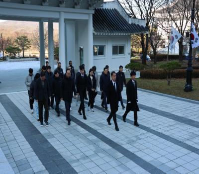 12월 전 직원 참배 이미지