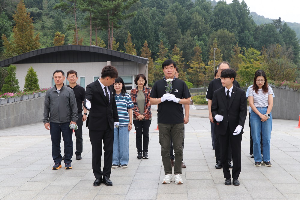 충북지방병무청 참배 및 묘역 정화 활동('25.9.30.)