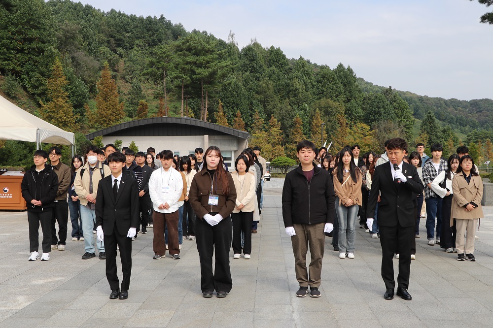 충북자치연수원 신규일반직 참배('25.10.20.)