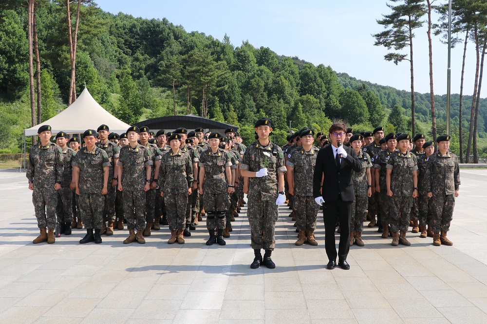 육군학생군사학교 학사장교, 간부사관 참배('26.06.16.)