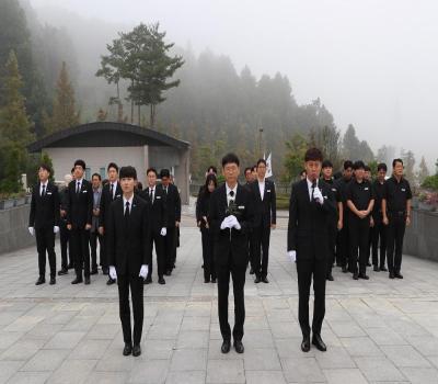 10월 전직원 월례참배('25.10.1.) 이미지