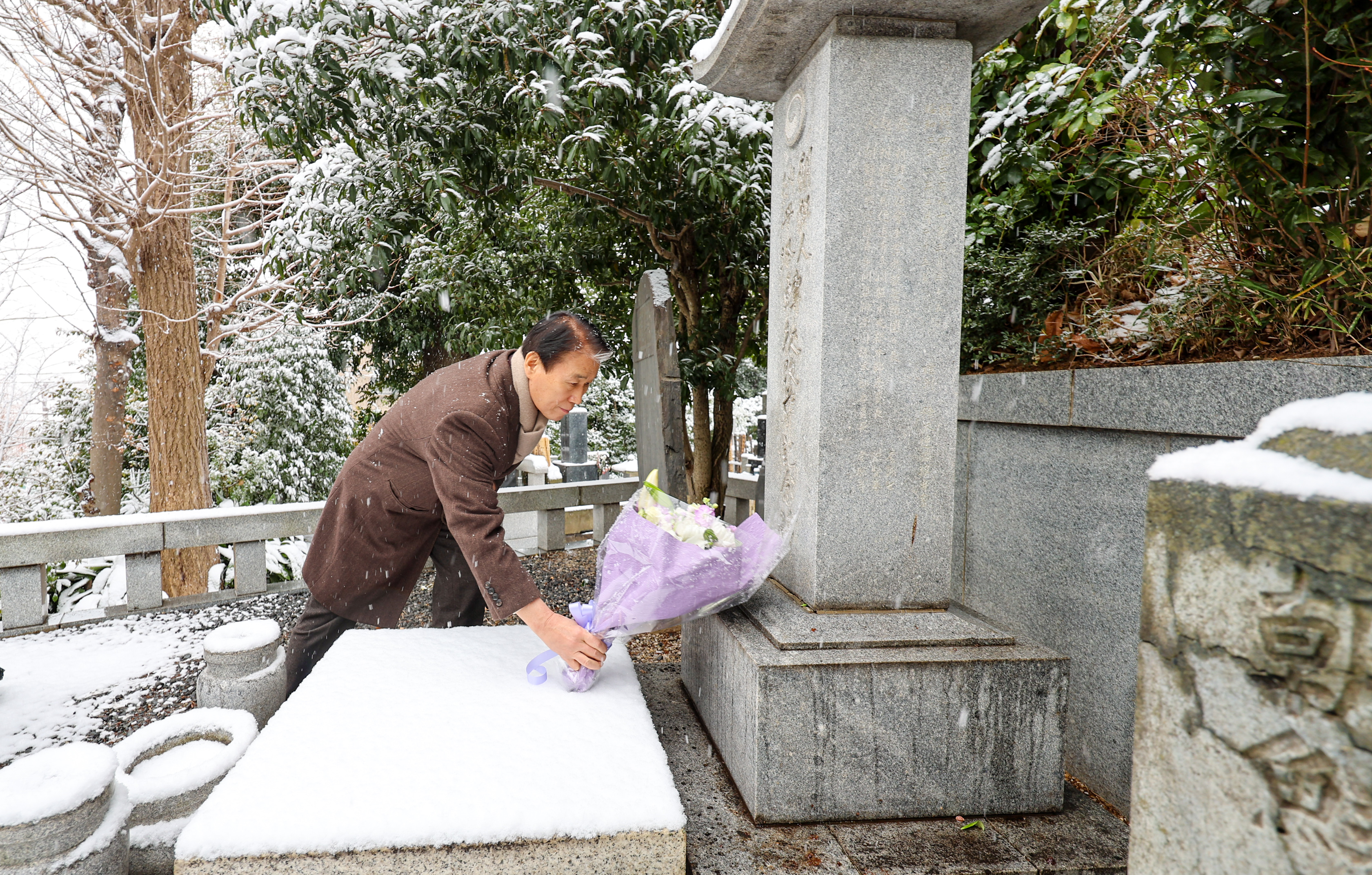 Paying Respects at the Korean Ossuary Pagoda at Renshoji Temple, Yokohama 이미지