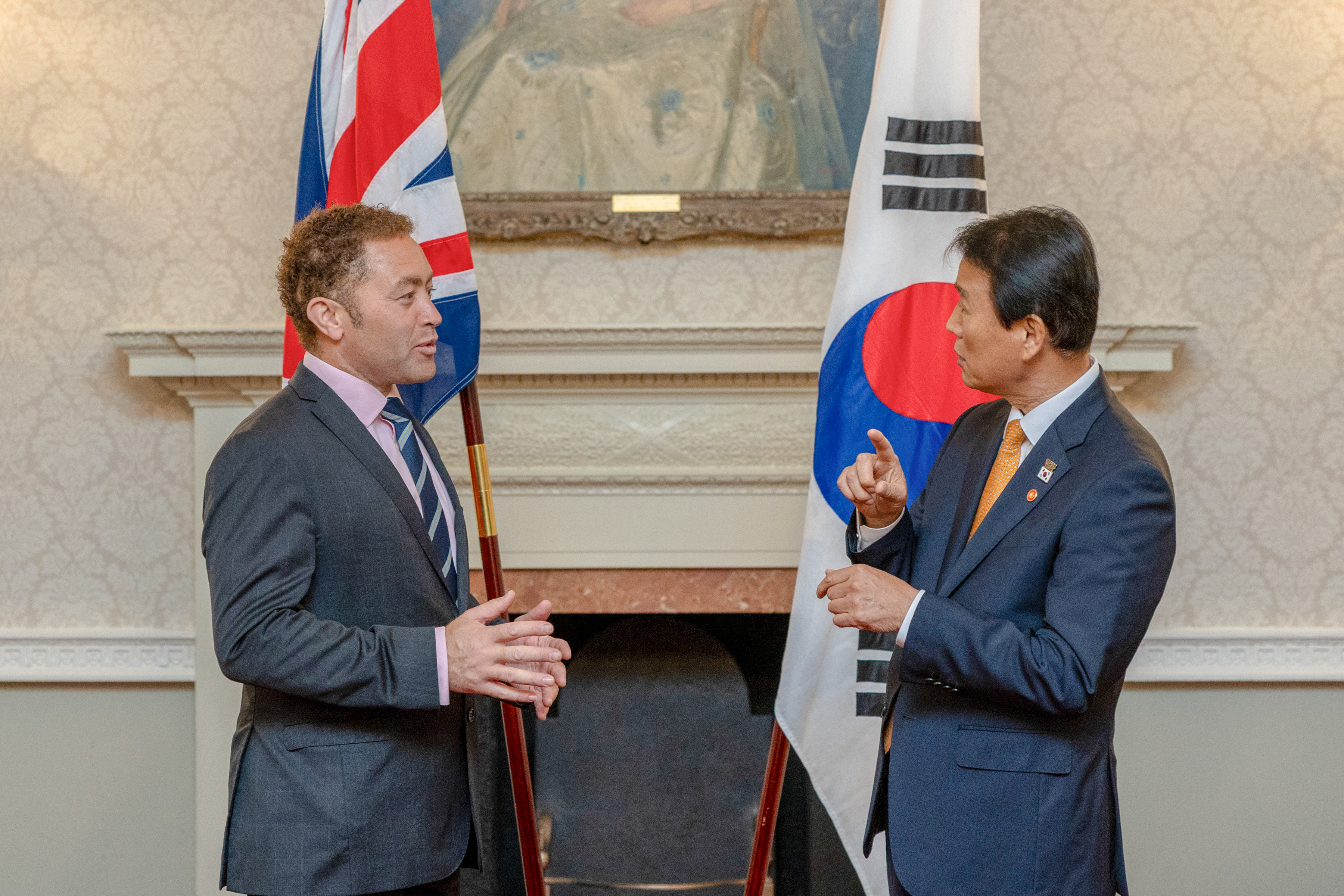 Meeting with the UK Parliamentary Under-Secretary (Minister for Veterans and People) of State for Veterans and People at the Ministry of Defence 이미지