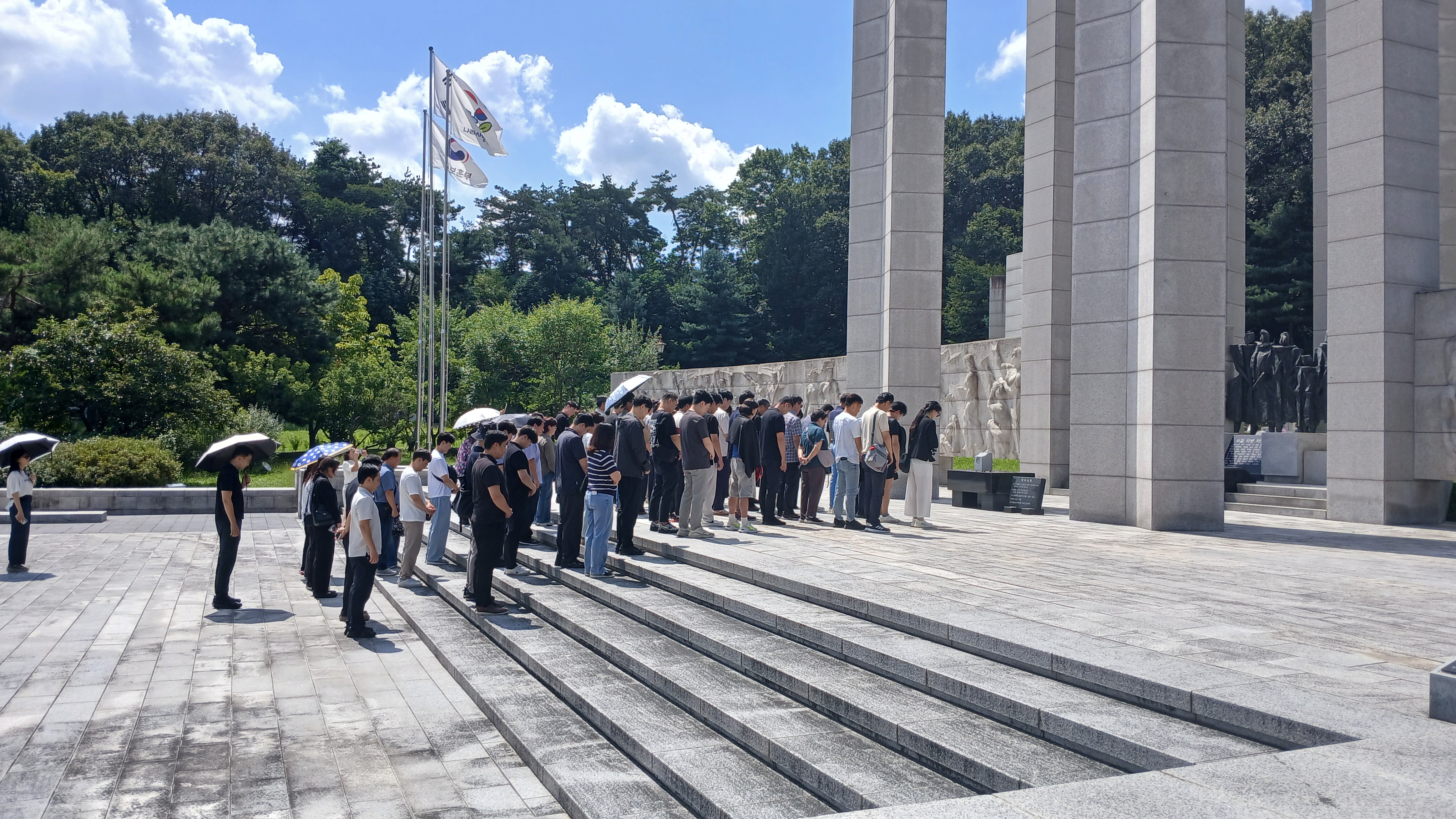 국립평화통일민주교육원 교육생 참배