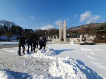 눈 치우기 신공<2> 이미지