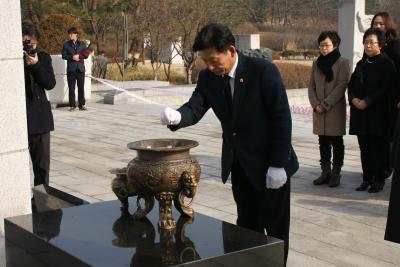 2015.1.5. 김동식 강북구의회 의장 참배 이미지