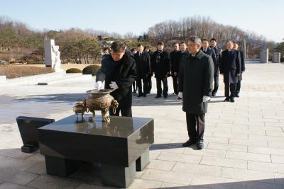 2015.1.6. 강학구 성북교육지원청 교육장 참배 이미지