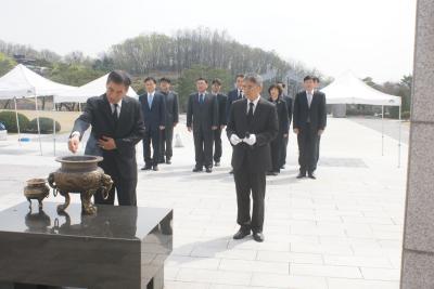 2015.4.15.류제천 성북교육지원청 교육장 참배 이미지
