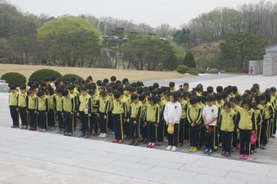 2015.4.16.상명초등학교 학생 참배 이미지