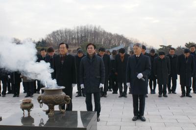 2016.2.3. 김민석,박준영 민주당 공동대표 참배 이미지