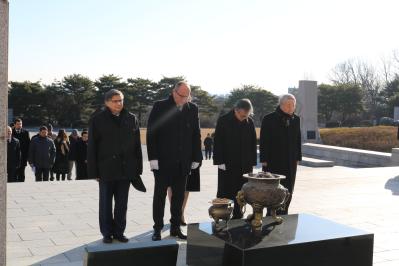 우크라이나 안드리 파루비 국회의장 참배 이미지