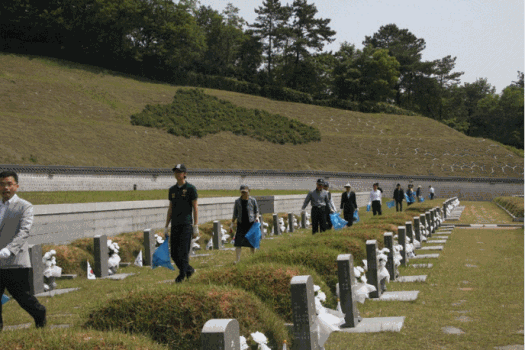 5.18국립묘지 직원일동 봉사활동 이미지