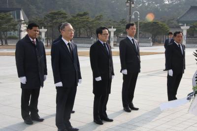 2015.2.11(수)김희관 광주고검장, 김해수 광주지검장 참배 이미지