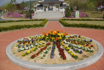 중앙광장과 꽃 이미지