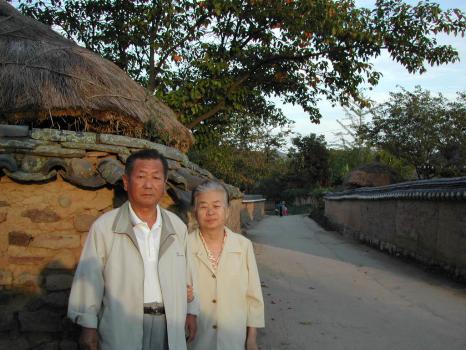 한분은 인자하시고  또한분은  그 누구에게도 지지않을것 같고 이미지