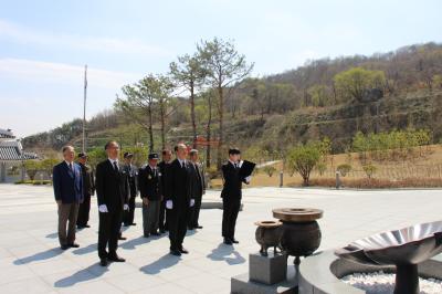 4.5. 명예집례관 및 내빈 참배 이미지