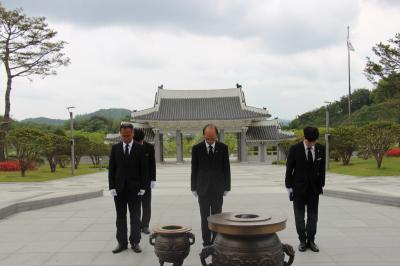 5.2. 경남서부 보훈지청 참배 이미지