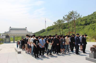5.16. 부산남고등학교 참배 이미지
