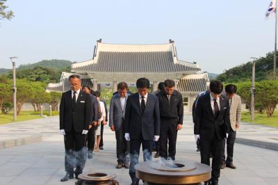 6.1 산청군청 참배 이미지