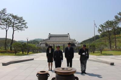 6.3. 경남남해교육지원청 참배 이미지