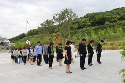 6.7. 산청교육지원청 참배 이미지