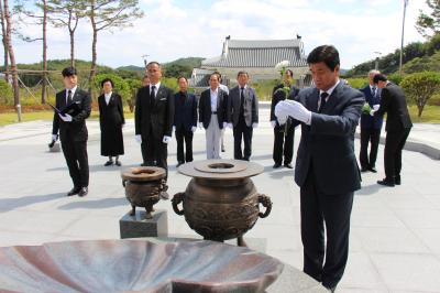 9.15. 산청군수 및 산청군 보훈단체장 현충탑 참배 이미지