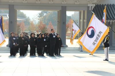 대한민국 전몰군경미망인회 경상남도지부 참배(11.6) 이미지