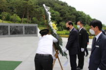 경남지방병무청장 호국 보훈의 달 계기 현충탑 참배 이미지