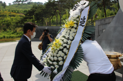 진주시장 호국 보훈의 달 계시 현충탑 참배 이미지