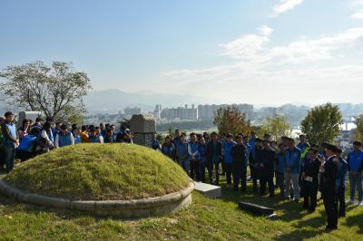 신한은행 임직원 및 가족 200여명, 참배 및 봉사활동 실시 이미지