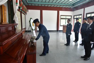 공군 군수사령부 장병일동 참배 이미지