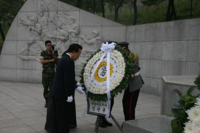 민선5기 김관용 경북도지사 취임참배 이미지