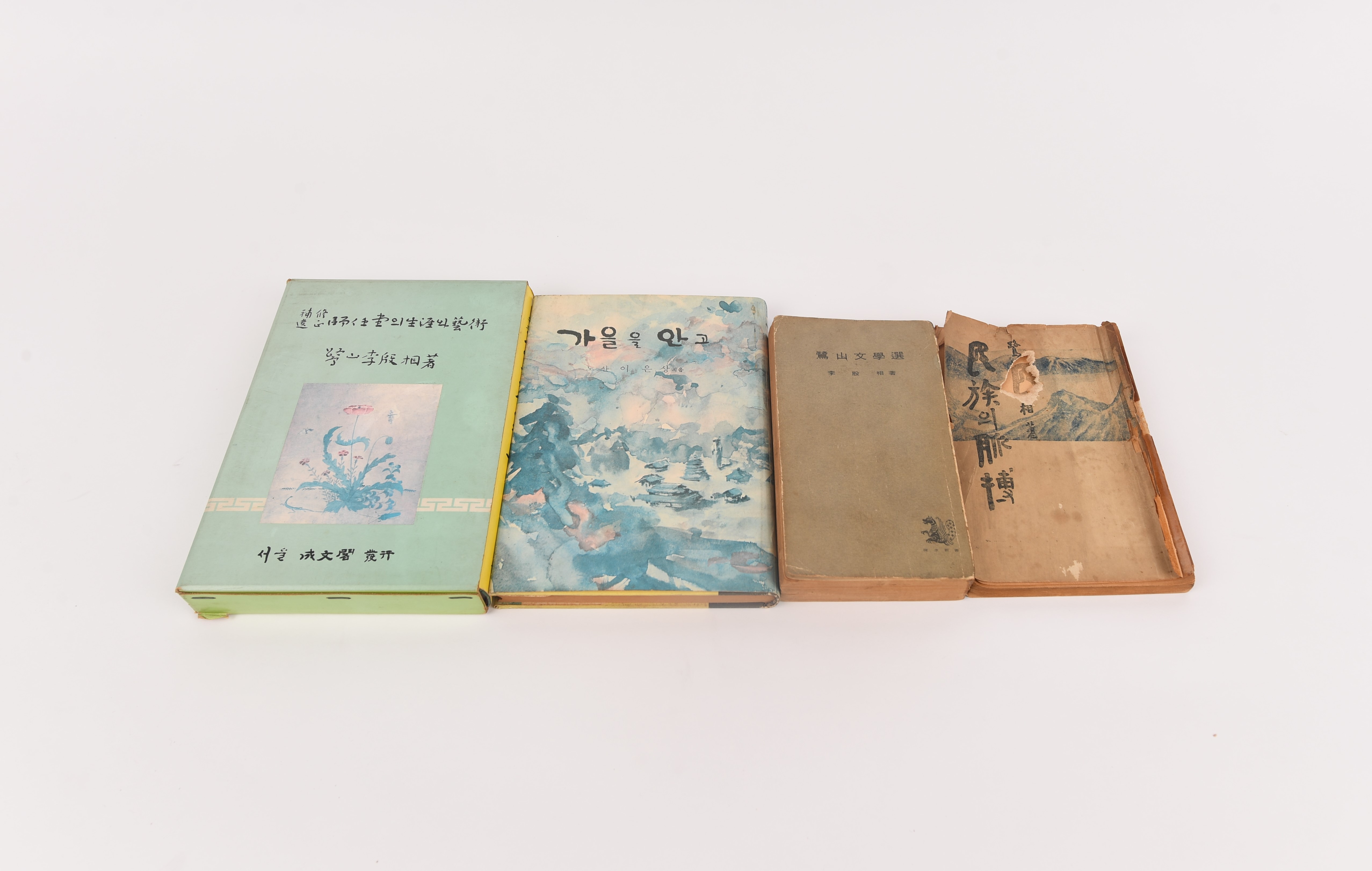 『사임당의 생애와 예술』(서울 성문각), 『가을을 안고』, 『노산 문학선』, 민족의 맥박 - 이미지 썸네일