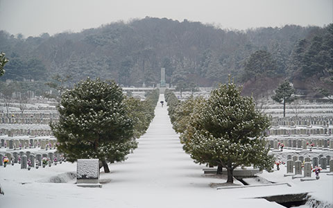 경찰관묘역 사진 1
