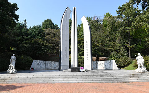 대한독립군 무명용사 위령탑 사진 1